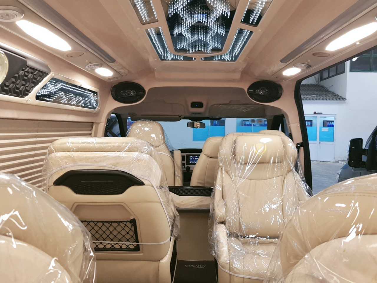 Dcar-Xplus-ford-transit-limousine-11