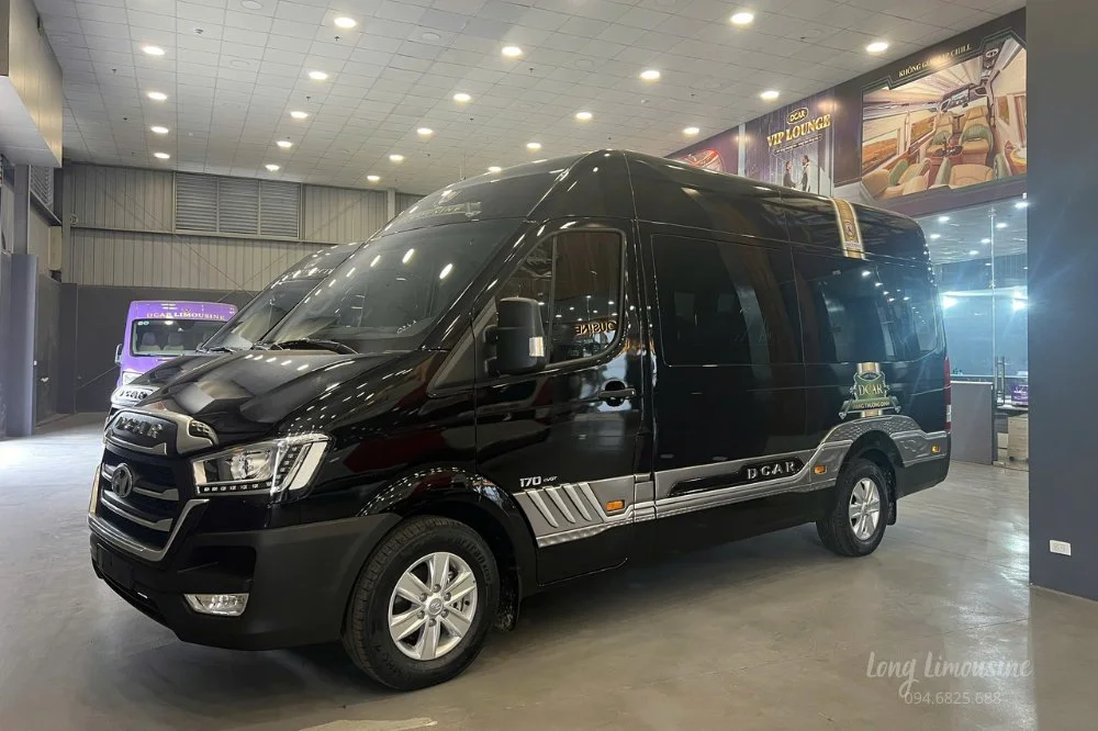 Ngoại thất xe Solati Limousine dcar màu đen