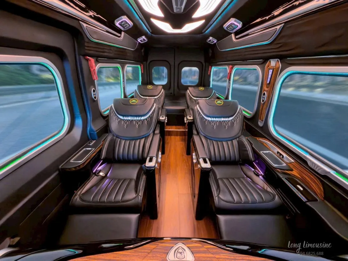 Nội thất xe Ford Transit Dcar President