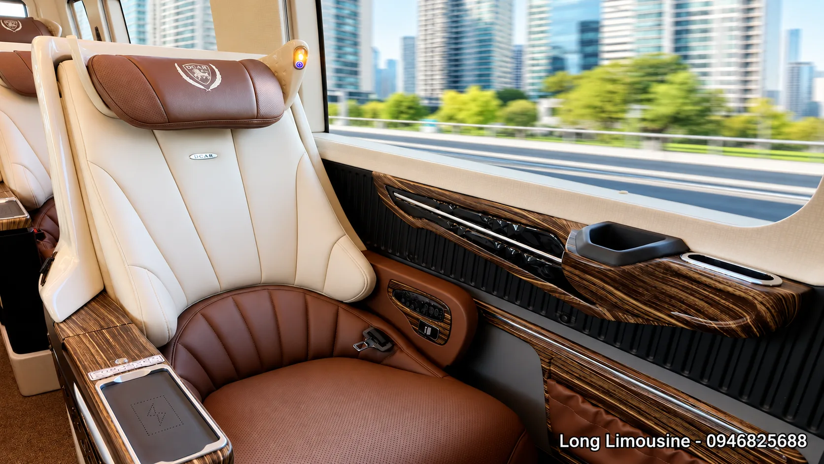 Chi tiết ghế da và ốp vân gỗ nội thất Solati Limousine