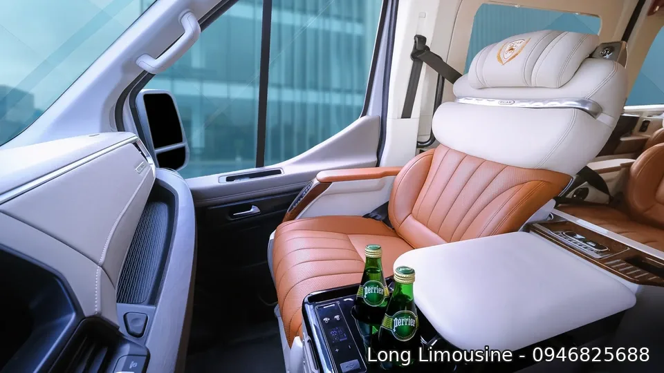 Tổng quan Ford Transit Limousine 12 chỗ