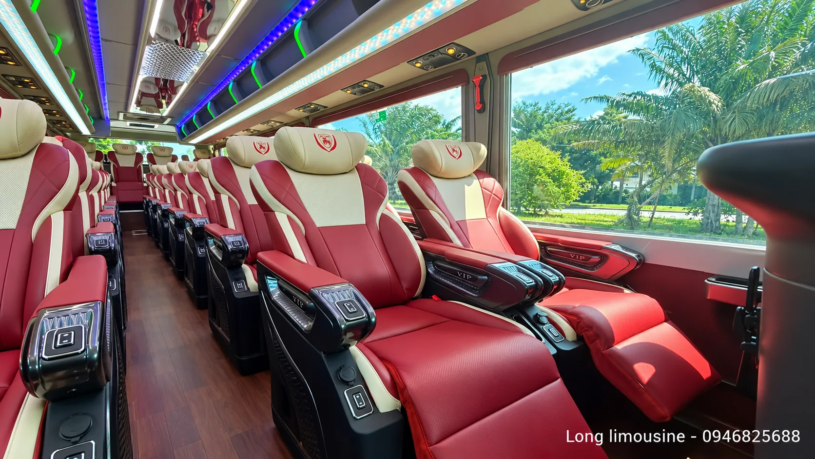 Vì sao nên lựa chọn xe Limousine 16 chỗ tại DCar?