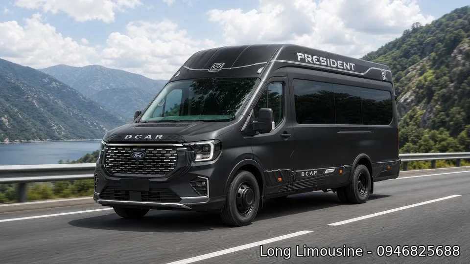 Ngoại thất xe DCar Limousine tại Hà Nội.