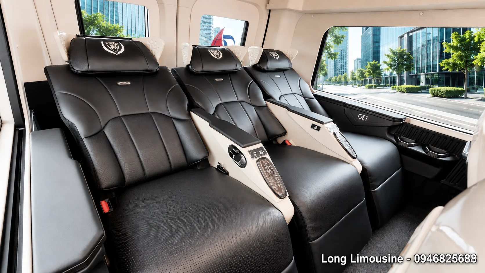 Ford Transit Limousine Hay Hyundai Solati Limousine? Nên Chọn Nền Nào? 3 Ford Transit có chiều dài cơ sở lớn hơn một chút